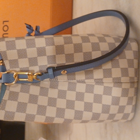 Authentic Louis Vuitton Neo noe - Picture 4 of 10